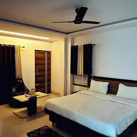Hotel Pink Paradise Gorakhpur Kültér fotó