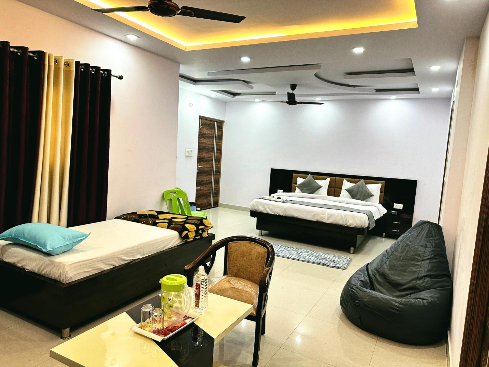 Hotel Pink Paradise Gorakhpur Kültér fotó