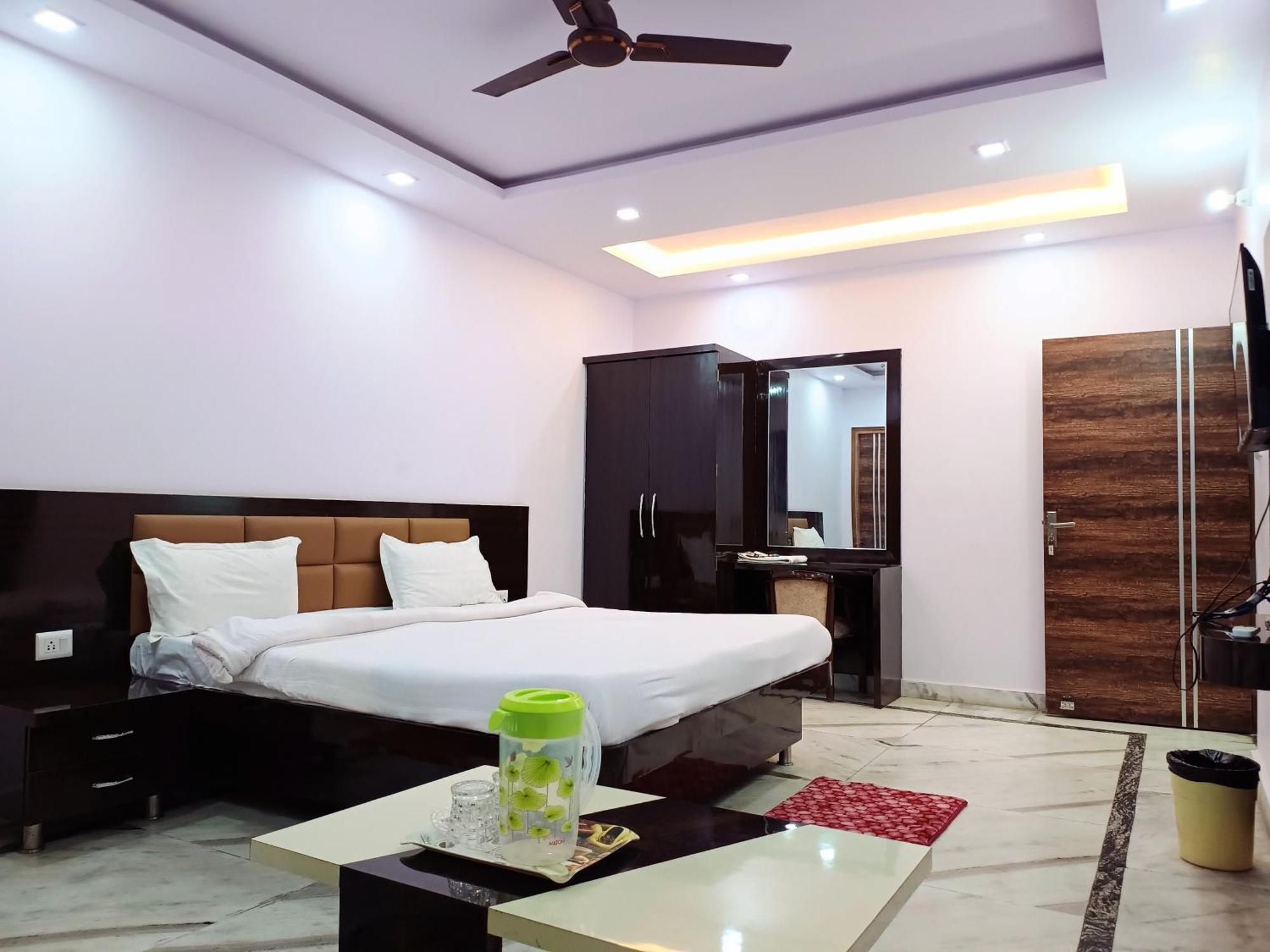 Hotel Pink Paradise Gorakhpur Kültér fotó